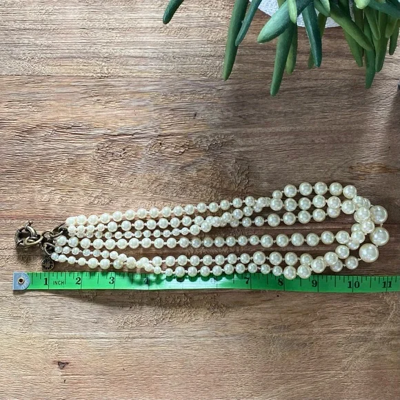 J.CREW Elegant 3 Strands Graduated Pearl Necklace - Picture 6 of 7